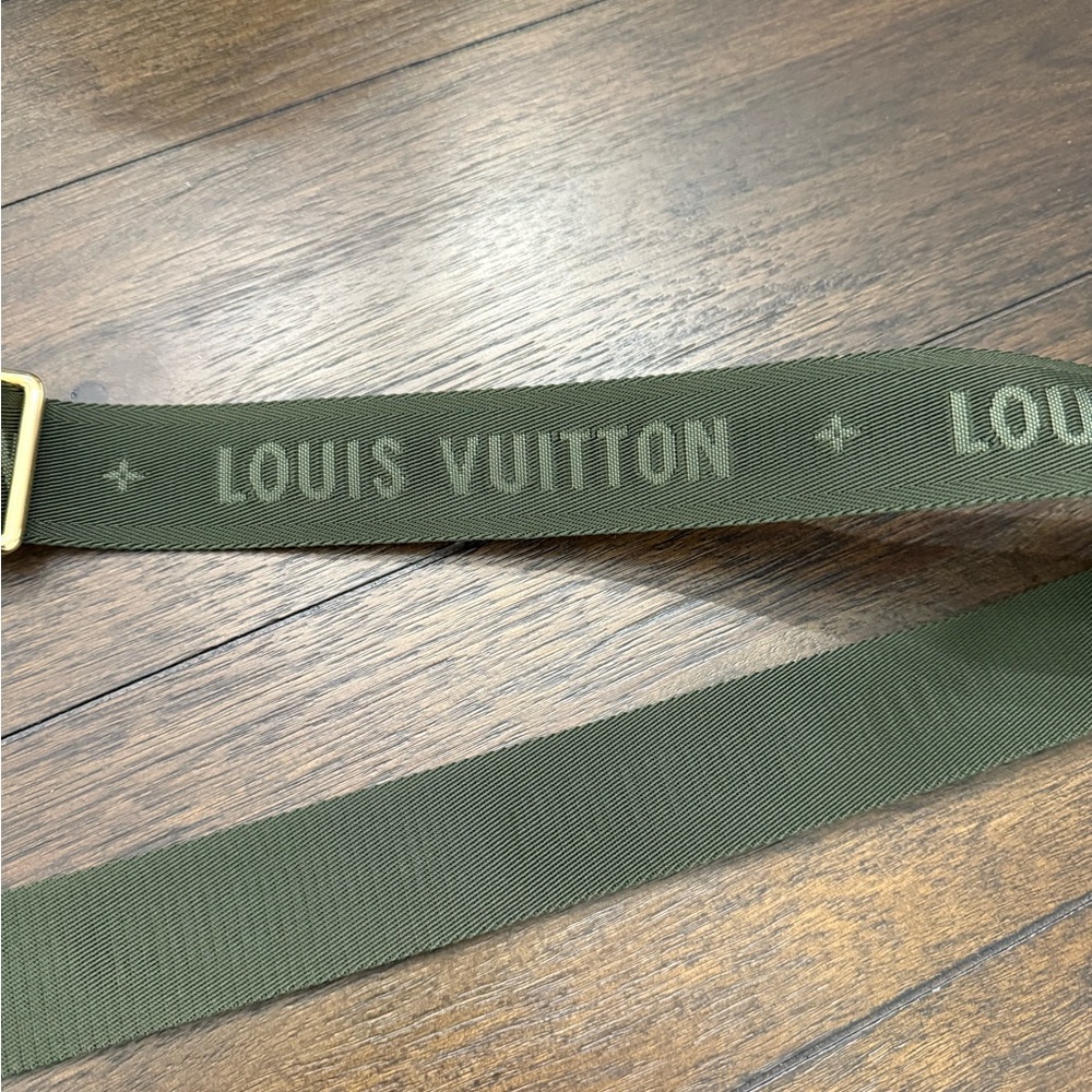 Authentic Louis Vuitton Multi-Pochette with Green Strap Like New - Picture 8 of 8